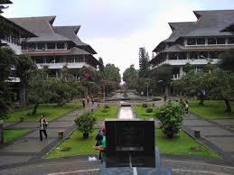 Tapilan gedung universitas