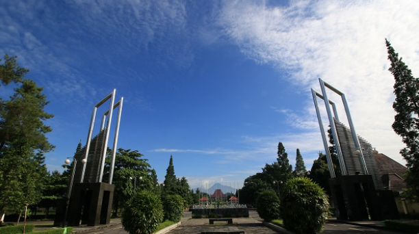 Pendaftaran Mahasiswa Baru Universitas UGM