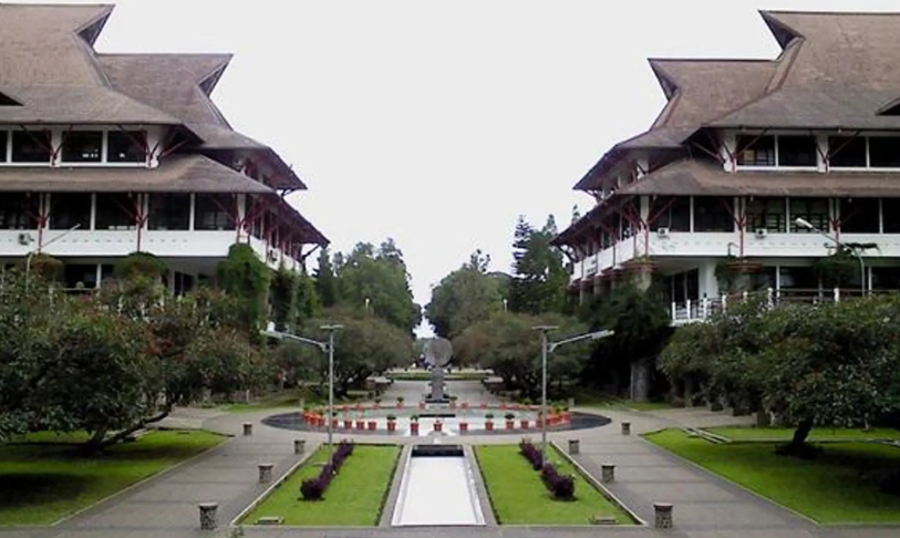 5 Universitas Terbaik Di Surabaya