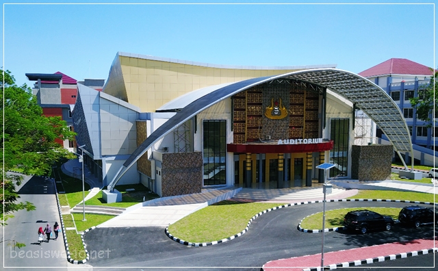 universitas terbaik di kota padang